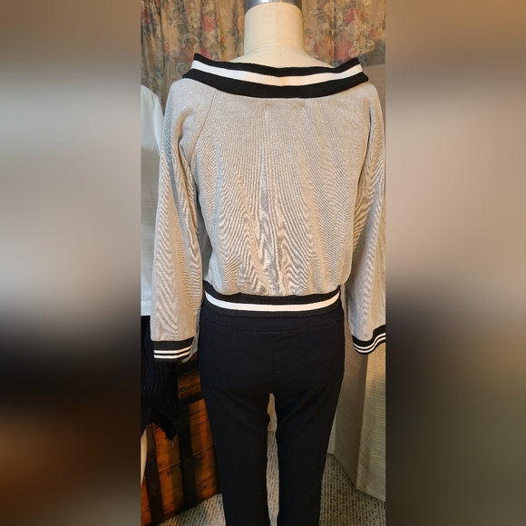 Gray - Picture 3 of 12